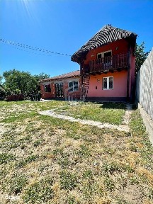 Casa cu 5 camere in localitatea Sacuieni