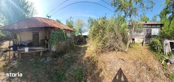 Casa si gospodarie de vanzare