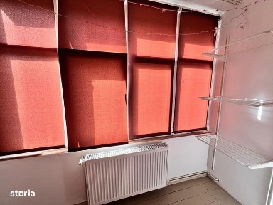 Apartament de vanzare 3 camere,semidecomandat,central