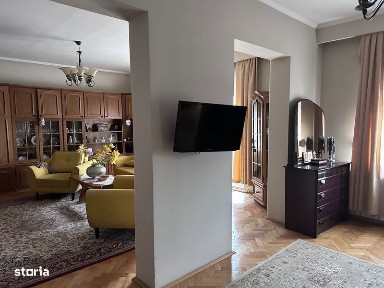 Persoana fizica inchiriez etaj+parter din casa Centru Cluj-Napoca
