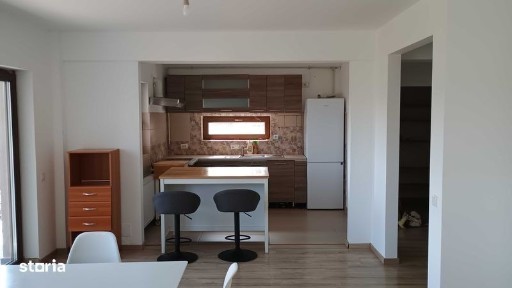 inchiriez apartament 3 camere foarte spatios, nemobilat