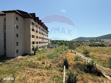 Bloc P+4 de vanzare, 40 apartamente, 2300 mp utili, BABADAG