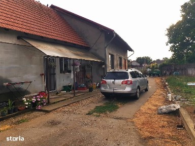 Teren Mare cu 2 case in Biharia.