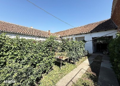 Casa solida in inima orasului Salonta - IMOBIHOR