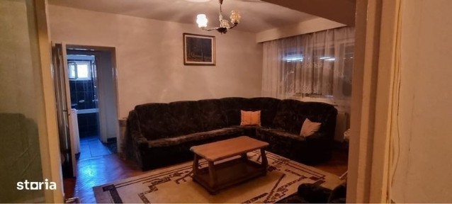 Vand apartament 2 camere, semidecomandat, situat central