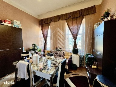 Apartament 3 camere, curte comuna, toate utilitatile, zona Lunei