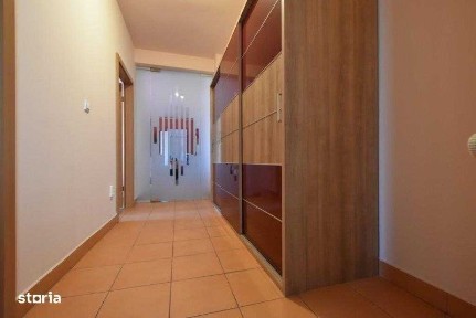 De vanzare an 2009-Privat 3 camere foarte spatios 124 mp utili