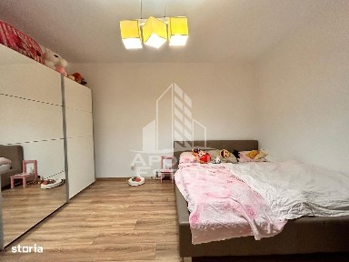 Apartament 3 camere, complet renovat la curte comuna in zona Centrala