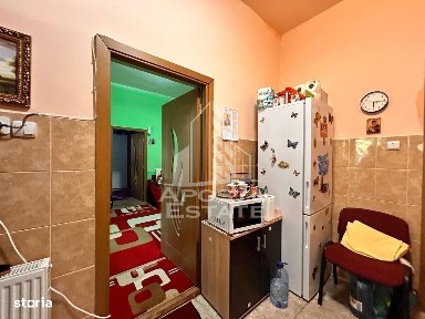 Apartament 2 camere, la curte comuna, pod mansardabil in zona Centrala