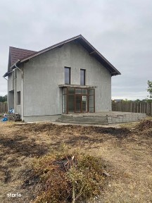 Casa cu etaj de vinzare