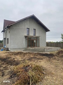 Casa cu etaj de vinzare