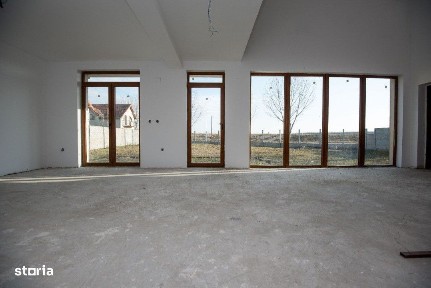 Preț redus 10000 Eur | Vila Moravia, 3 dormitoare, 3 băi, teren 450 mp