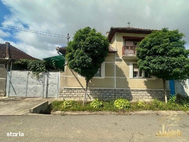 Casa cu anexe si teren de 959 mp de vanzare in Tinca - Bihor