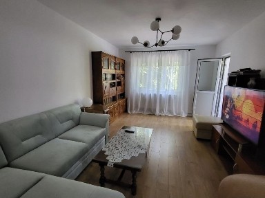 Inchiriez apartament 3 camere, 2 bai, strada Flacara Adresa Dulce