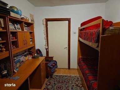 Apartament 3 camere, cu balcon si spatiu de depozitare generos (beci)