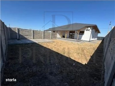 Duplex pe parter - 4 camere - spatiu mare - terasa - aproape de drumul