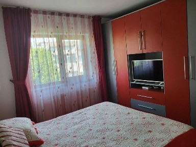 Vand apartament, 3 camere decomandate,72 mp utili, Str.Nordului Bacau