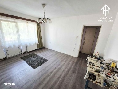 Apartament cu 3 camere de vanzare - Etaj 1, zona centrala (Unic)