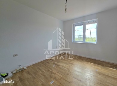 Jumatate de duplex, modern, cu 4 camere si 2 bai, Sag, vatra satului