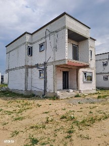 Vând casa Micesti,la 4 km de Mioveni