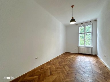 Apartament cu 3 camere in centrul istoric al Brasovului