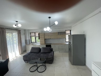 Inchiriez Apartament 3 camere nou