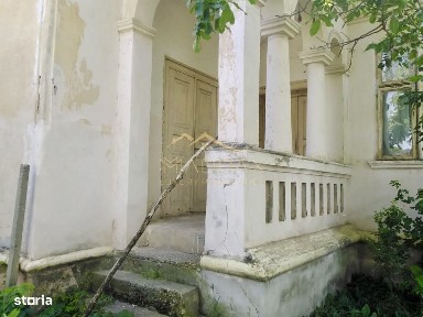 Casa traditionala cu potential**Teren 1712 MP**in Centrul IANCA //OLT