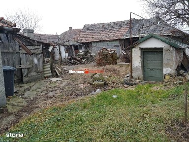 Casa cu teren aferent