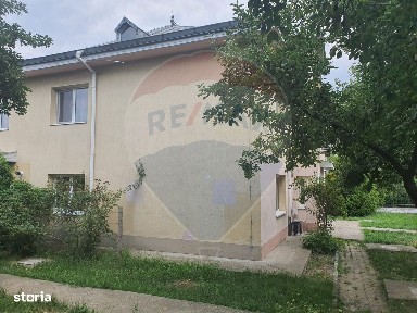 Casă / Vilă cu 10 camere de închiriat în zona Gheraiesti-Petrom