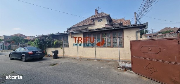 Casa 4 camere de vanzare zona Centru