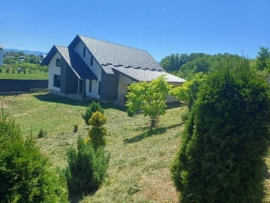 Casă parter 240mp + teren 900mp - Târgu Neamț