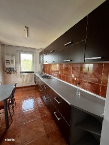 Apartament cu 3 camere, loc de parcare, zona Hotel Diana