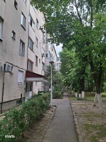 Vand apartament cu 2 camere