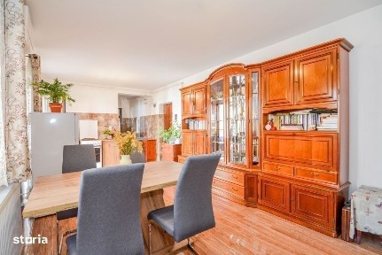 Apartament 3 camere de vanzare in Floresti