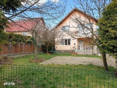 Casa cu etaj,cu garaj dublu,220 mp,teren 800 mp în Sancrai