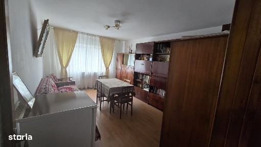 Vând apartament cu 2 camere decomandate