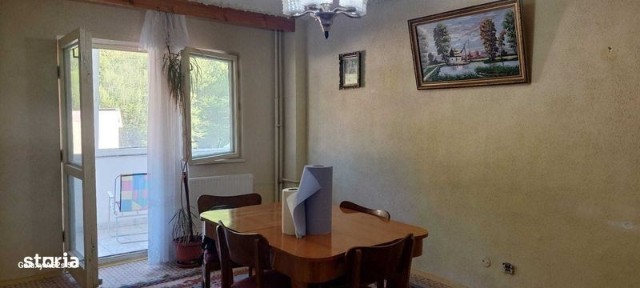 Apartament cu 4 camere, decomandat, Racadau