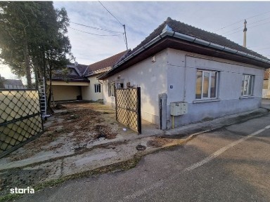 Inchiriez casa str Podeni, spatiu comercial