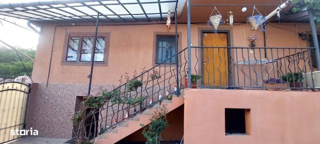 Casa 4 cam,suprafata utila 115mp, si teren 694mp,spre vanzare in Ocna