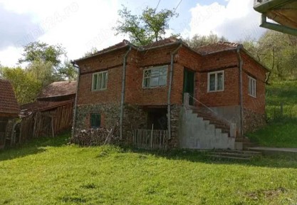 Casa + teren de vanzare, sat Poieni, comuna Densus, Hunedoara