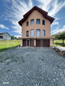 Casa de vanzare 140 mp, 5 ari teren, garaj interior - zona Pensiunea