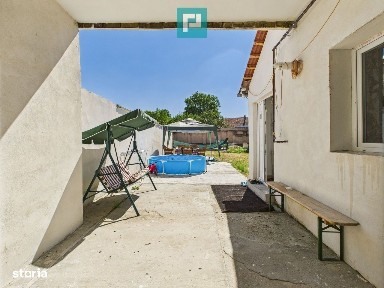 Casă cu 3 camere, anexe locație Premium în Pecica