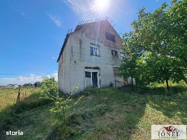 Casa semifinisata in Teius