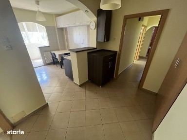Inchiriez apartament 3 camere zona Auchan Titan