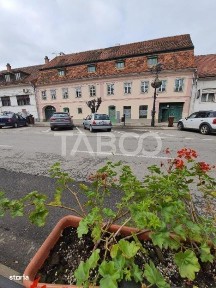 Apartament de inchiriat 80 mp 3 camere la casa zona centrala Cisnadie