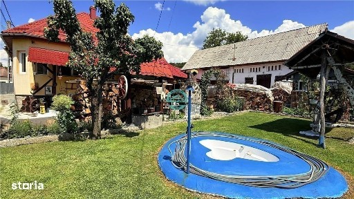 Vand casa cu 5 camere si teren 1040 mp in Toaca