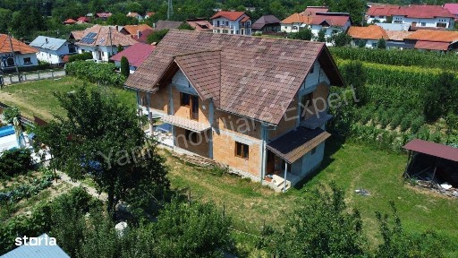 Casă de vânzare în comuna Albeștii de Argeș, județ Argeș.