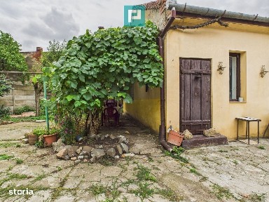 Apartament la casă cu 3 camere în Pârneava