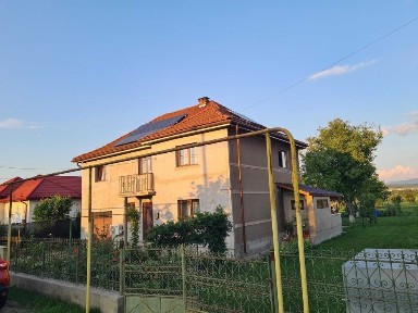 Casa cu Etaj (Vila)Teren intravilan 3100mp,La 300m de Hanul Domnesc