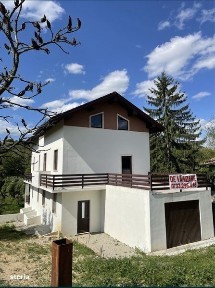 Casa Bujoreni 7km de Rm Valcea, pretabila pensiune 9 camere
